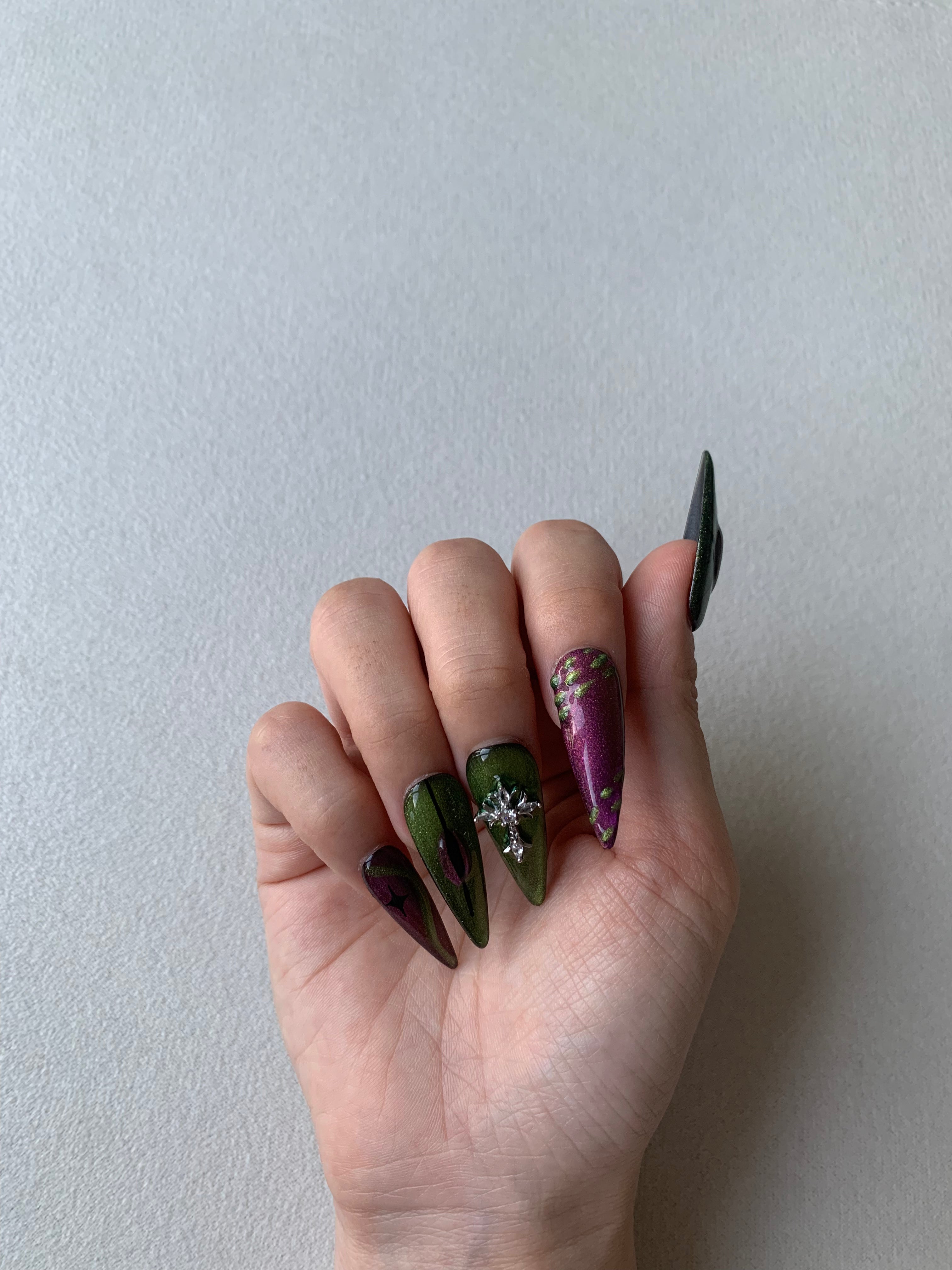 Forest Whisper Green Handmade Press-On Nails for Nature-Inspired Looks