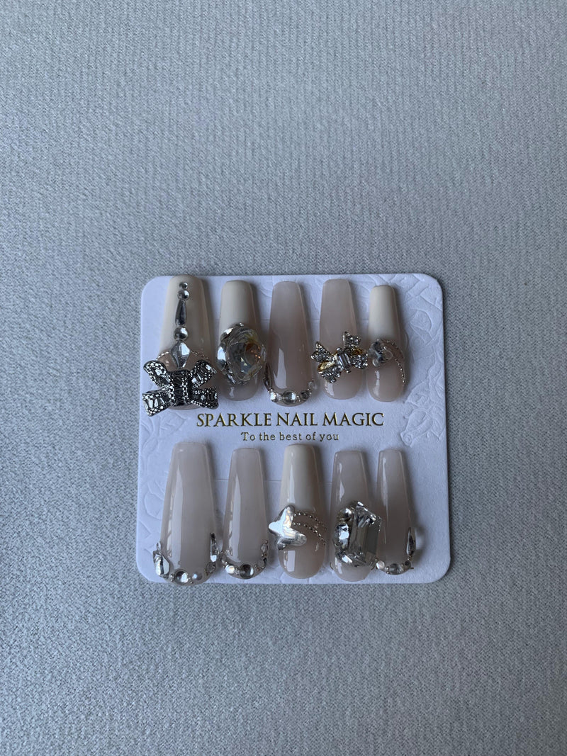 Icy sparkle press-on nails trend